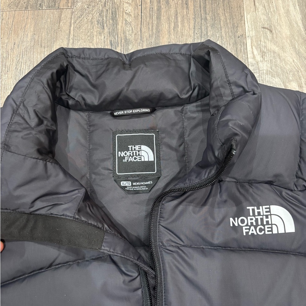 NWOT The North Face Black Puffer Vest - Picture 2 of 3
